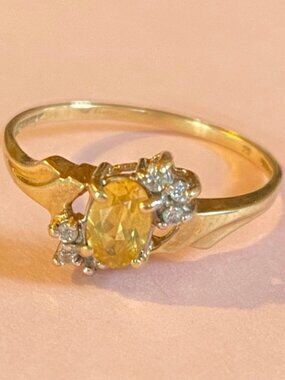 14k gold with yellow topaz and 6 diamond chips ring, size 7